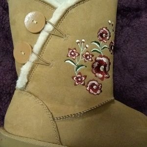 Flower Embroidered Boots